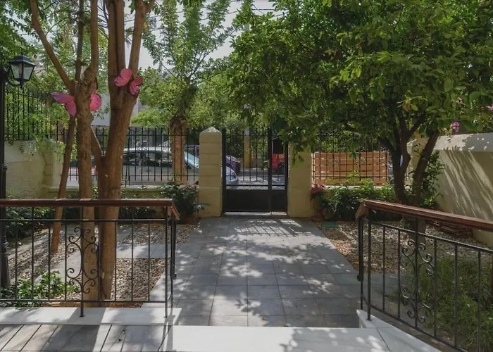 Maisonette Lucia Traditional House Prime Location