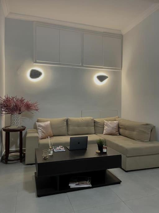 Maisonette Lucia Traditional House Prime Location Piraeus