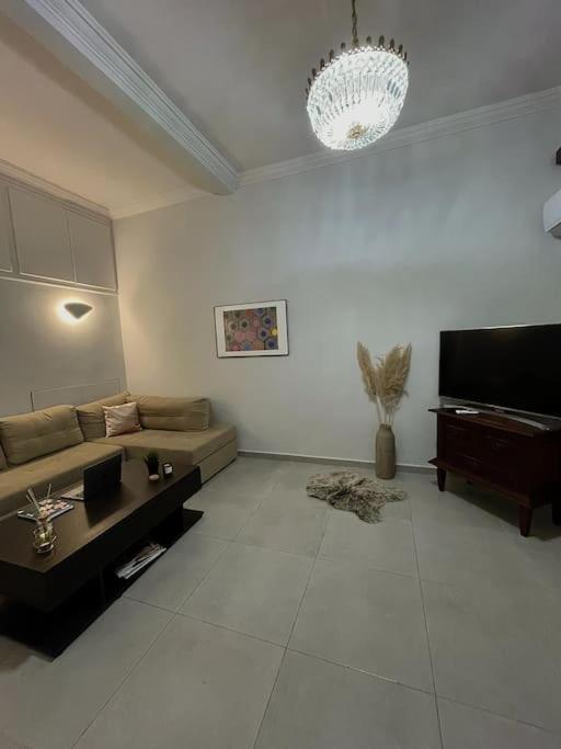 Maisonette Lucia Traditional House Prime Location Piraeus